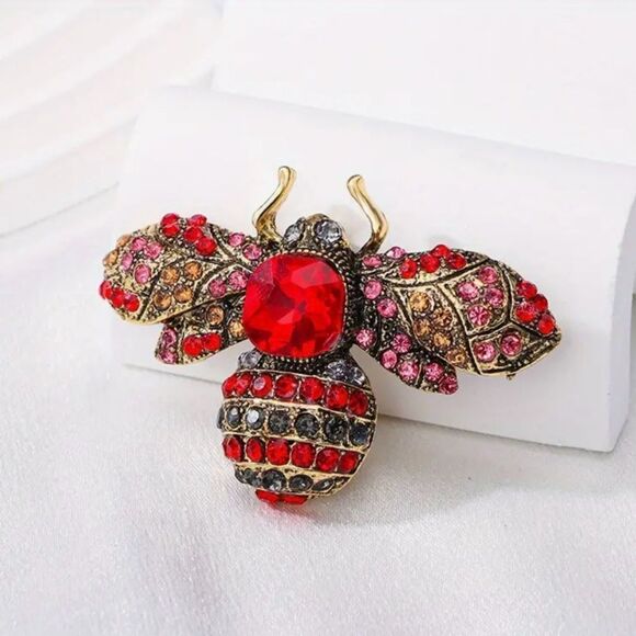♥️ Betsey Johnson stunning bumblebee brooch ♥️ - Picture 3 of 8